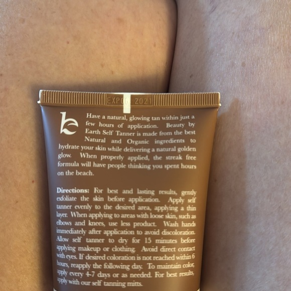 NEW HIGHLY RATED! Beauty by Earth Self Tanner Exfoliation & Application Kit - Picture 15 of 15